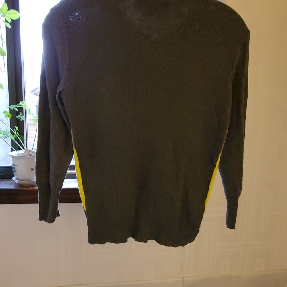 Limited Sweater - Picture 2 of 3